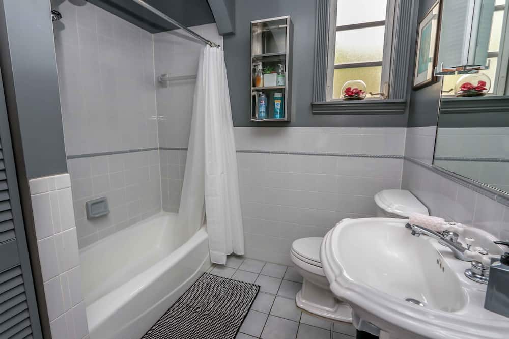 Photo of Bathroom in Biscayne Park