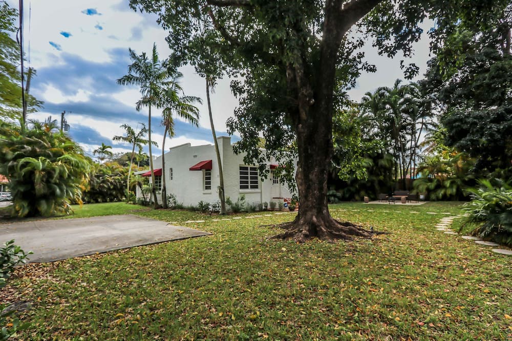 Photo of Outdoor in Biscayne Park