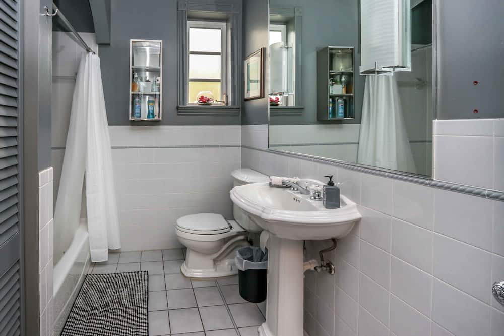Photo of Bathroom in Biscayne Park