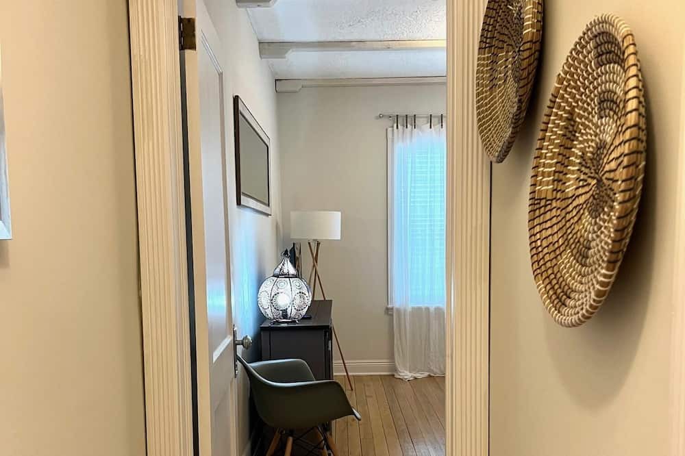 Photo of Bedroom in Biscayne Park