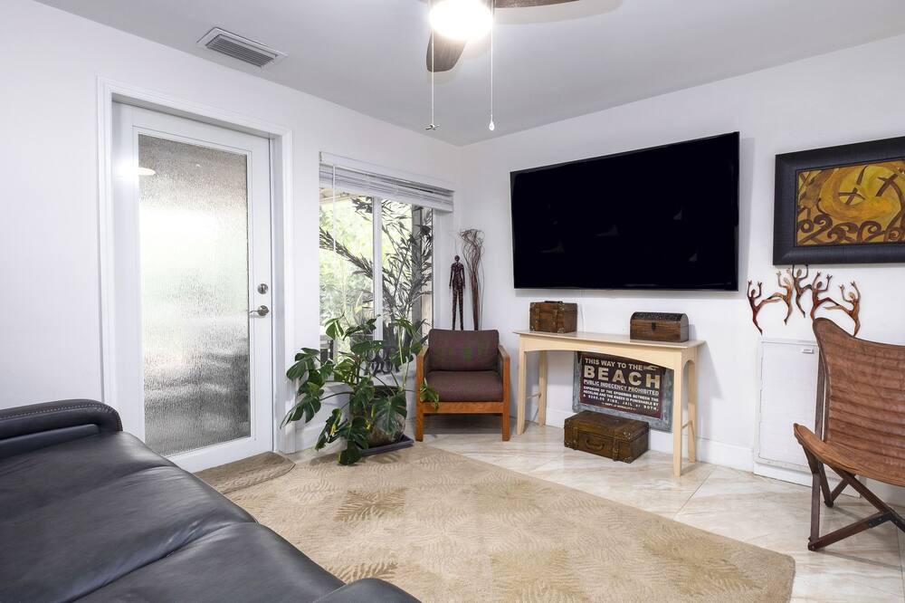 Photo of Livingroom in Central Corals