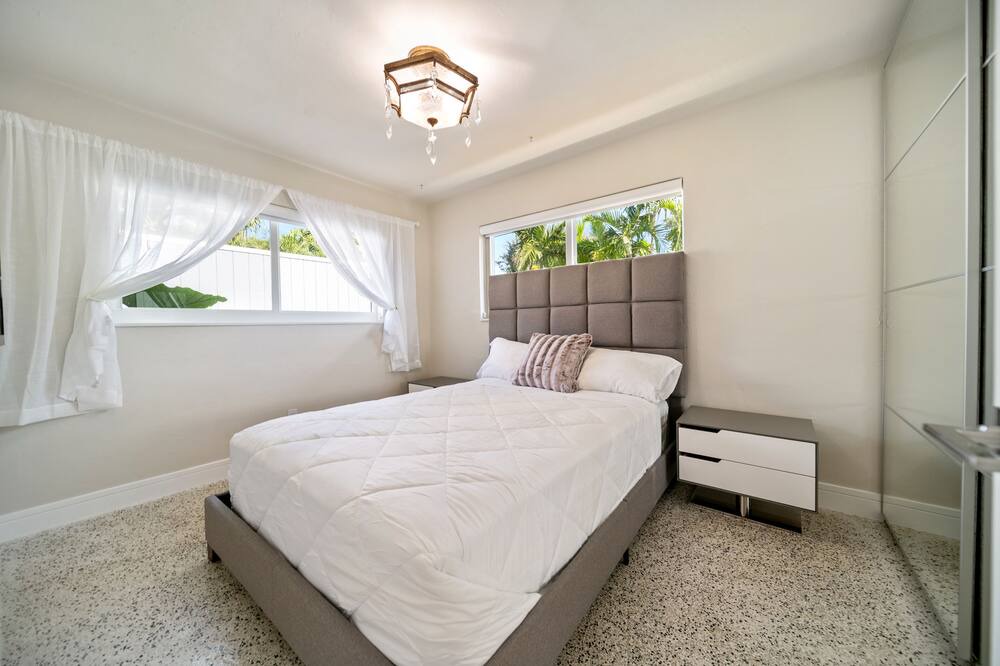 Photo of Bedroom in Coral Heights