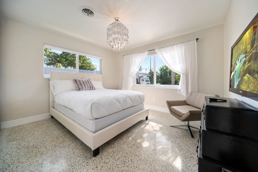 Photo of Bedroom in Coral Heights