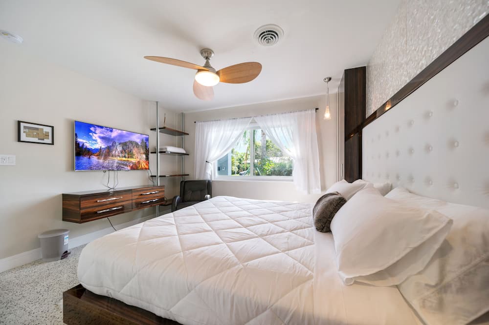 Photo of Bedroom in Coral Heights