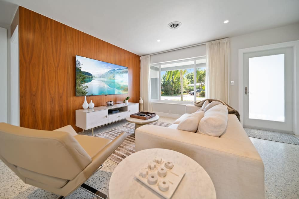 Photo of Livingroom in Coral Heights