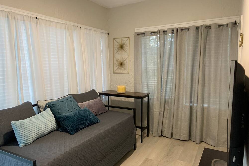 Photo of Livingroom in West Little River