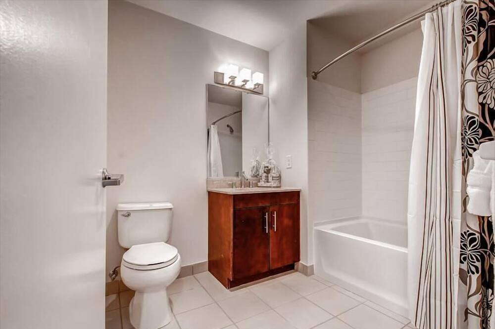Photo of Bathroom in Hudson Exchange