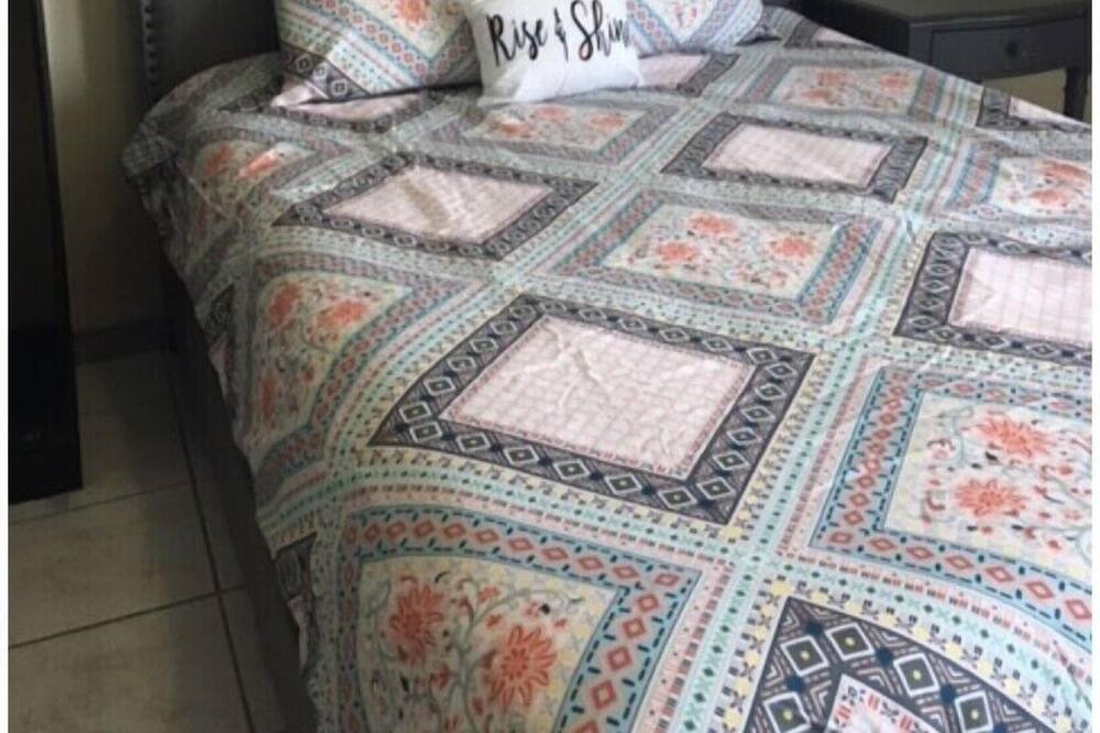 Photo of Bedroom in Hollywood Lakes