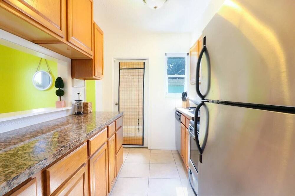 Photo of Kitchen in South Middle River