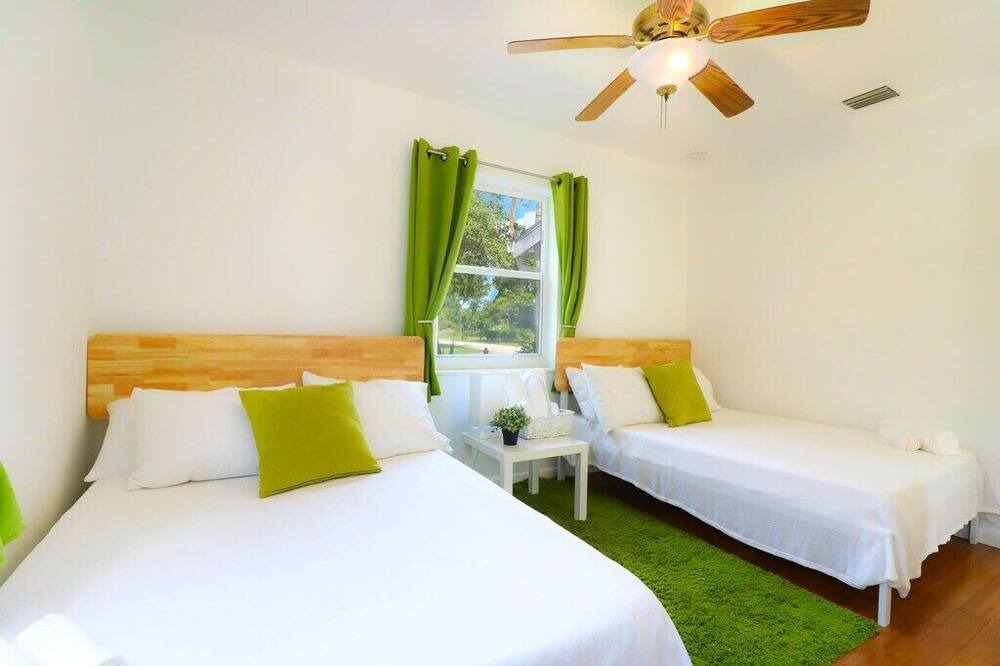 Photo of Bedroom in South Middle River