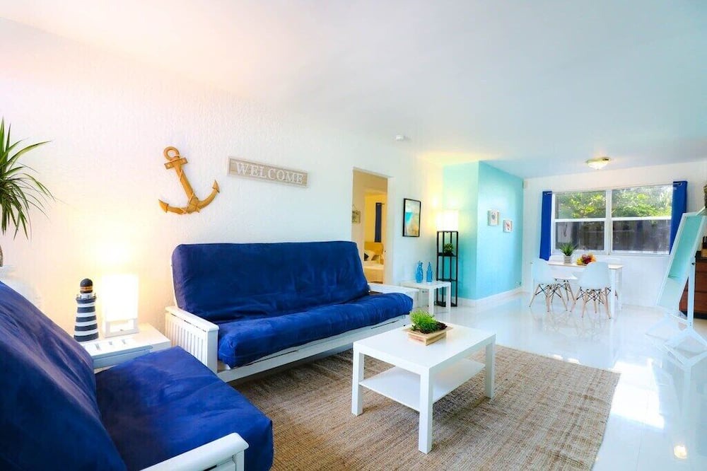 Photo of Livingroom in South Middle River