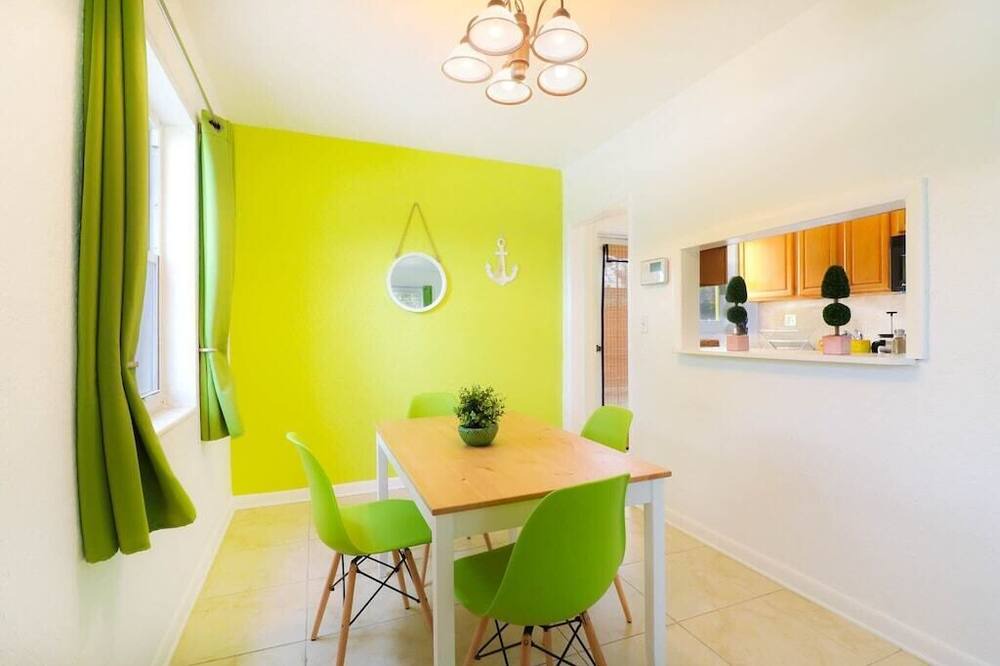Photo of Kitchen in South Middle River