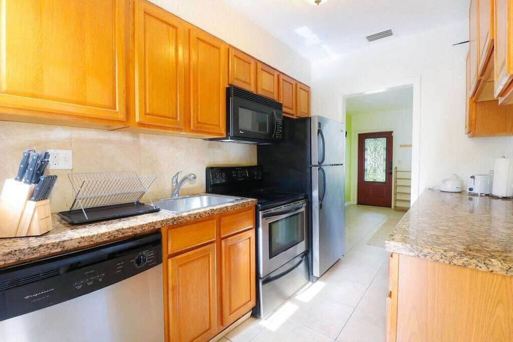 Photo of Kitchen in South Middle River