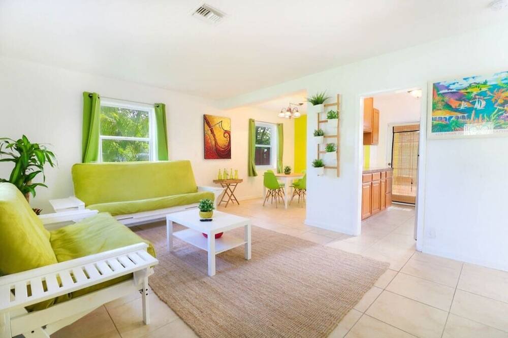 Photo of Livingroom in South Middle River