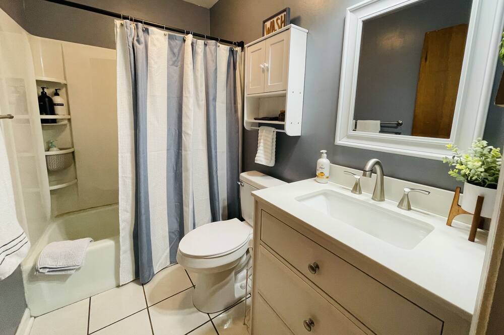 Photo of Bathroom in Rochelle