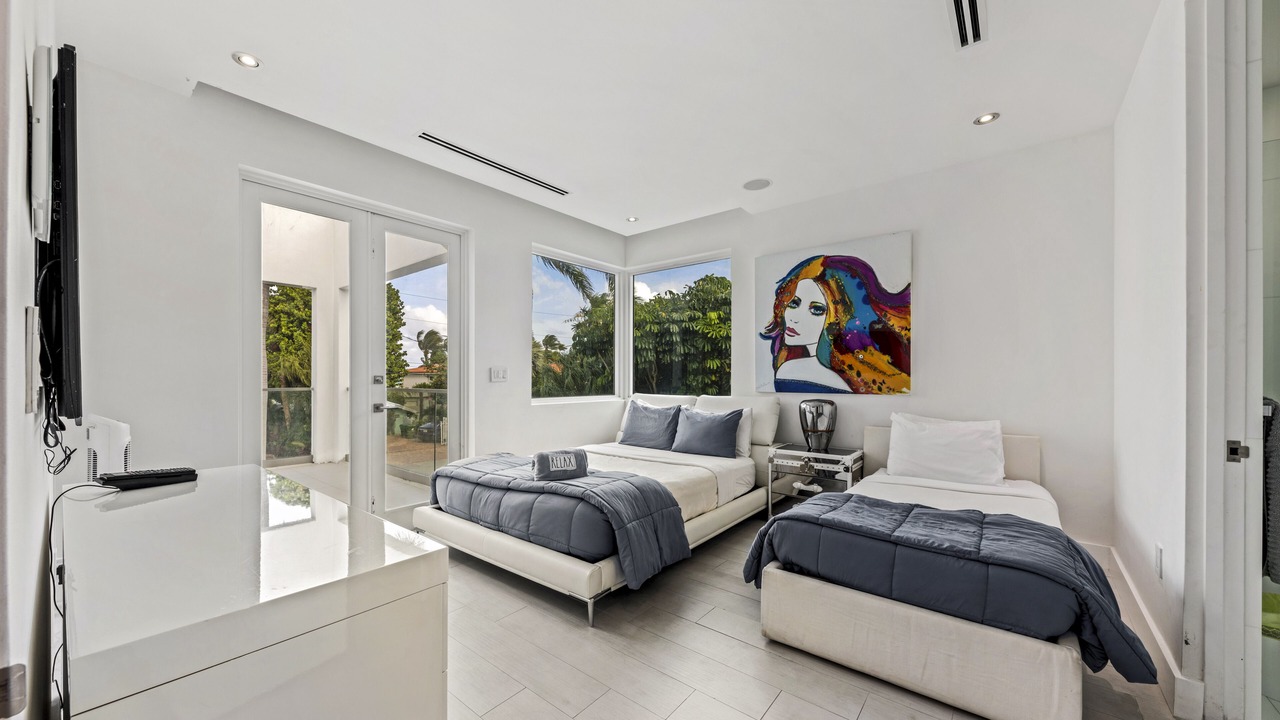 Photo of Bedroom in Lauderdale Beach