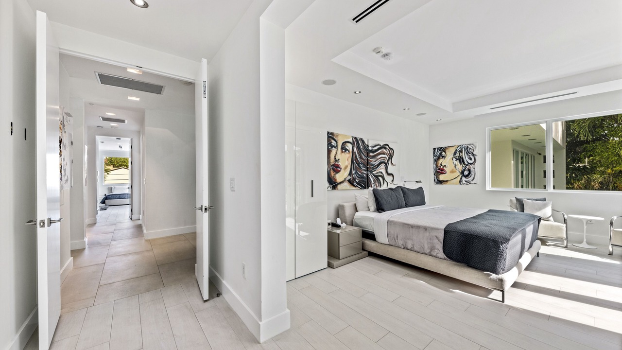 Photo of Bedroom in Lauderdale Beach