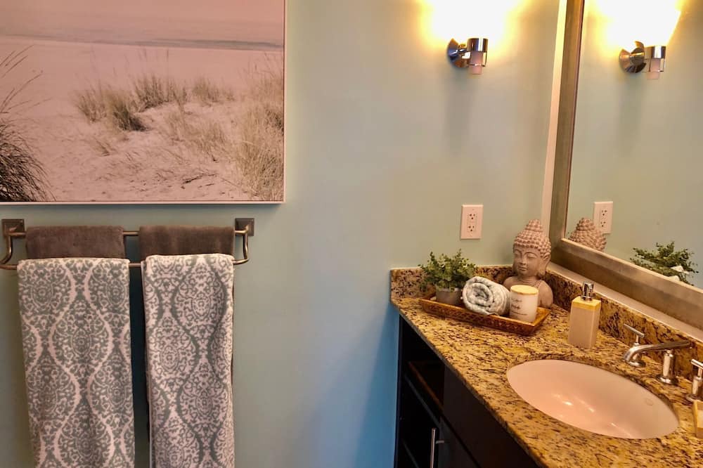 Photo of Bathroom in Birch Park Finger Streets