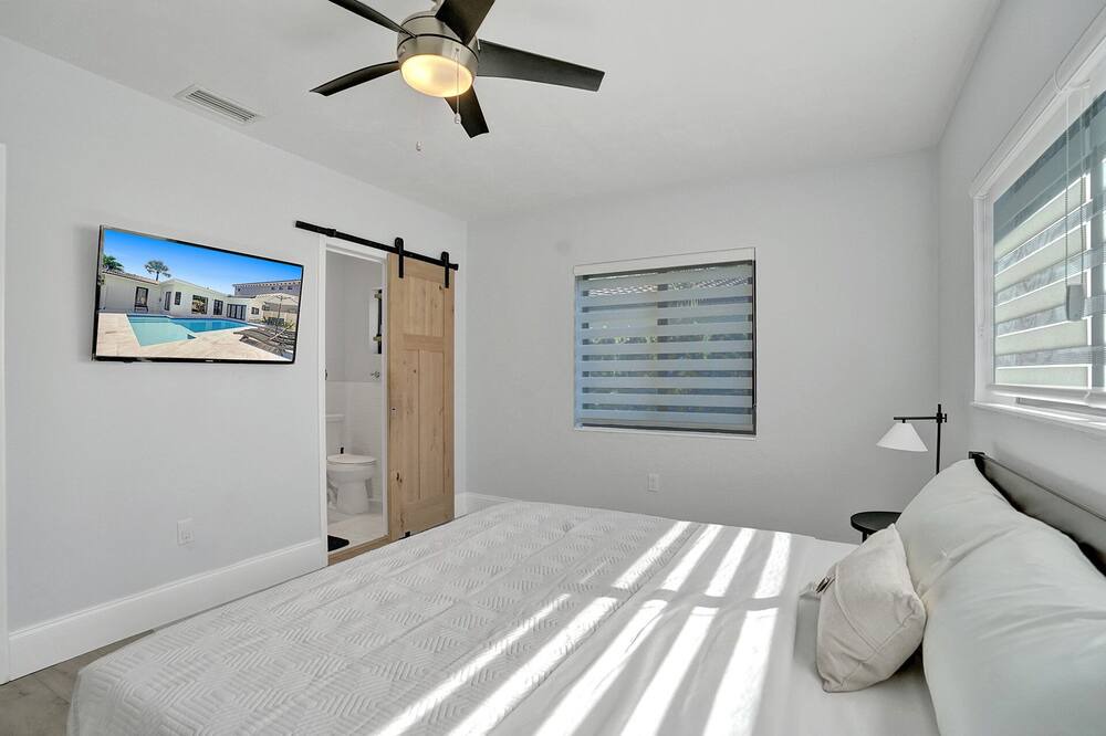 Photo of Bedroom in South Lake