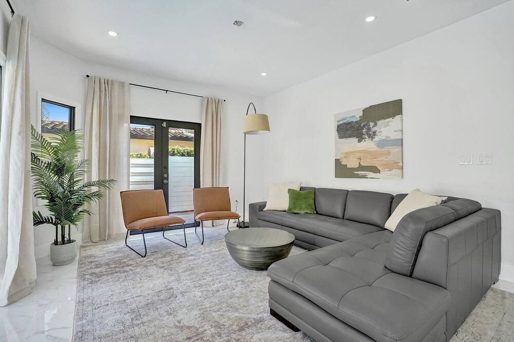 Photo of Livingroom in South Lake