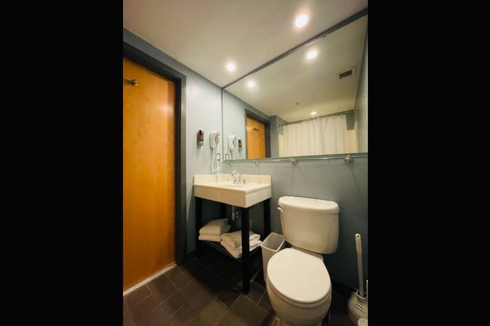 Photo of Bathroom in Edray