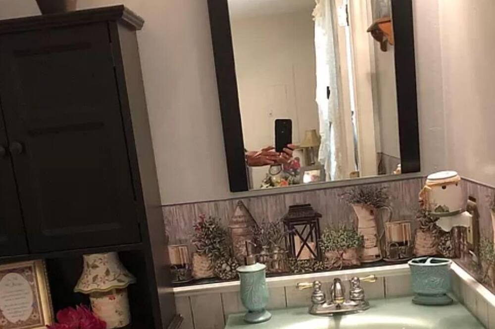 Photo of Bathroom in Snow Hill