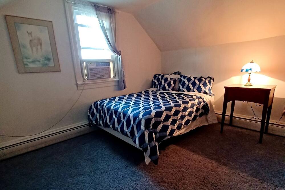 Photo of Bedroom in Deal Island