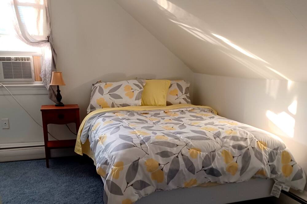 Photo of Bedroom in Deal Island