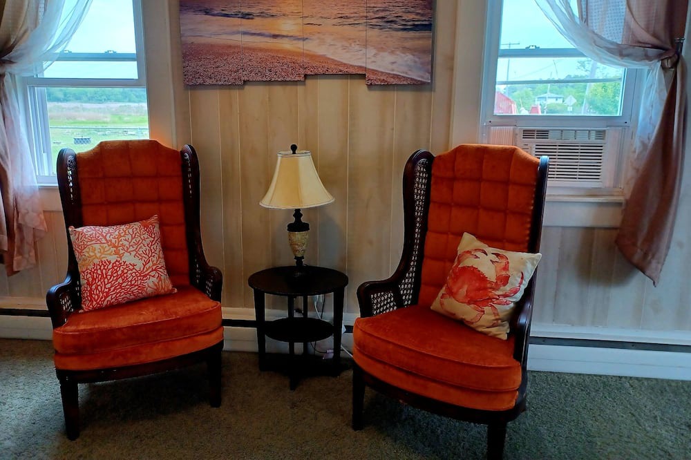 Photo of Livingroom in Deal Island