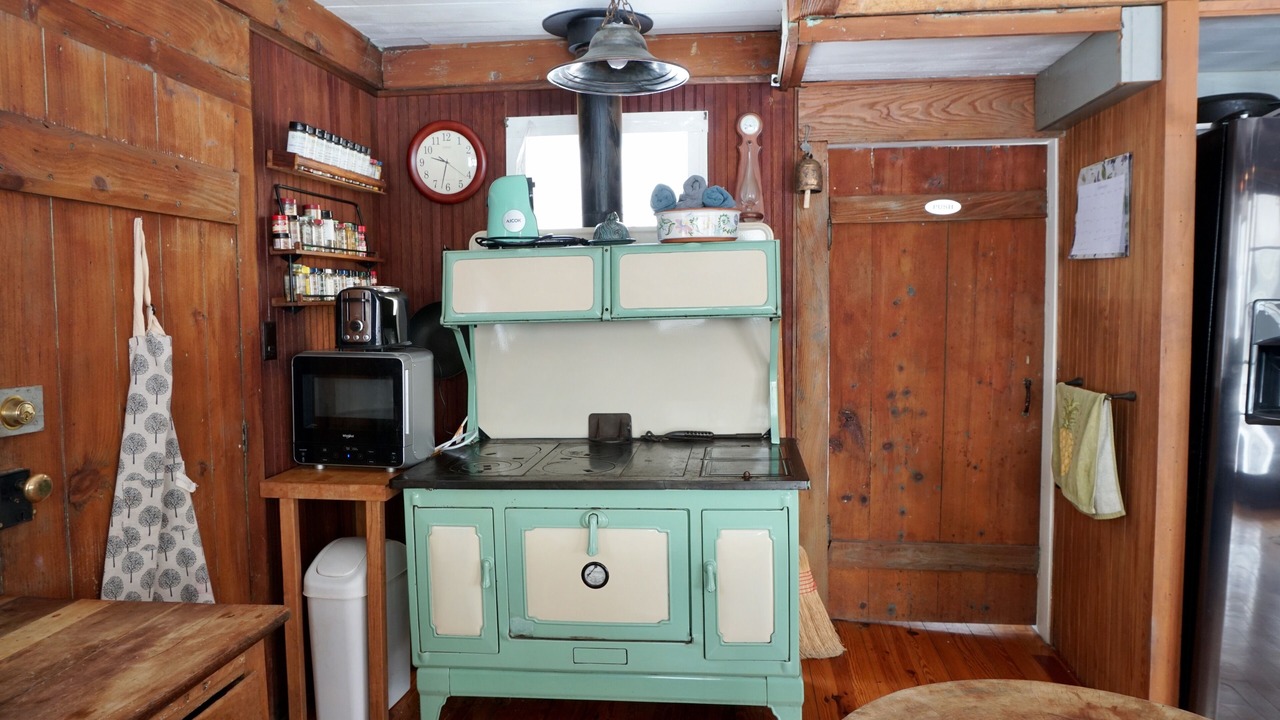 Photo of Kitchen in Town of Olive