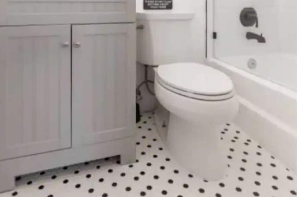 Photo of Bathroom in Middle River Terrace