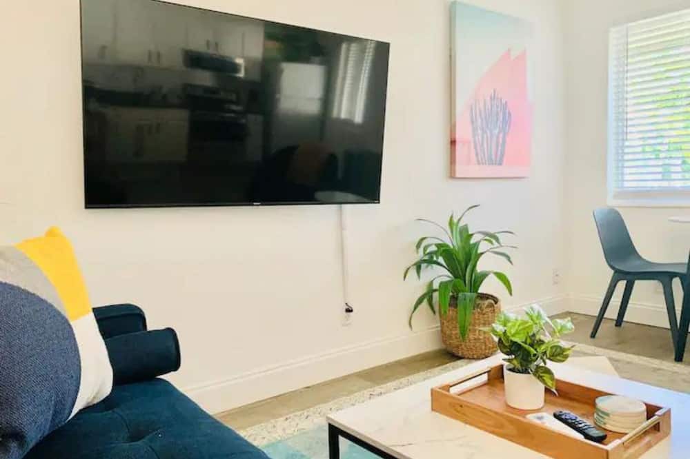 Photo of Livingroom in Middle River Terrace