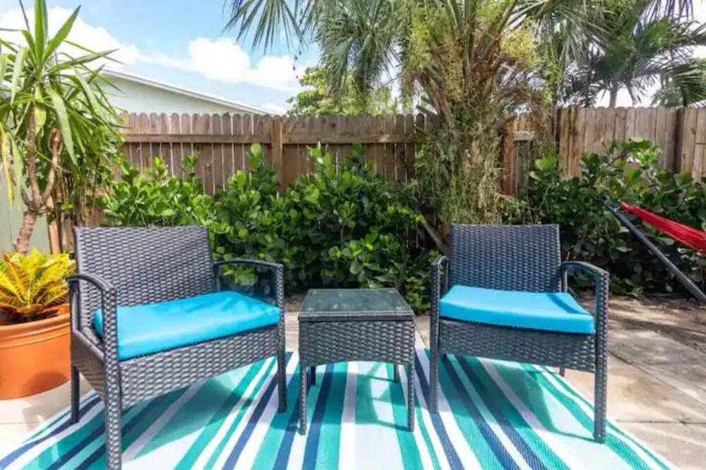 Photo of Patio Balcony in Middle River Terrace