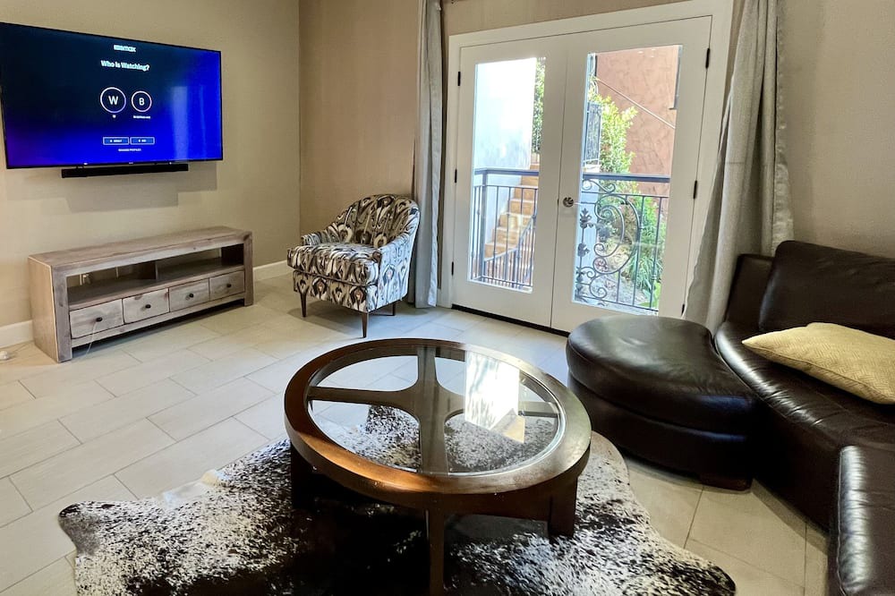 Photo of Livingroom in The Flats