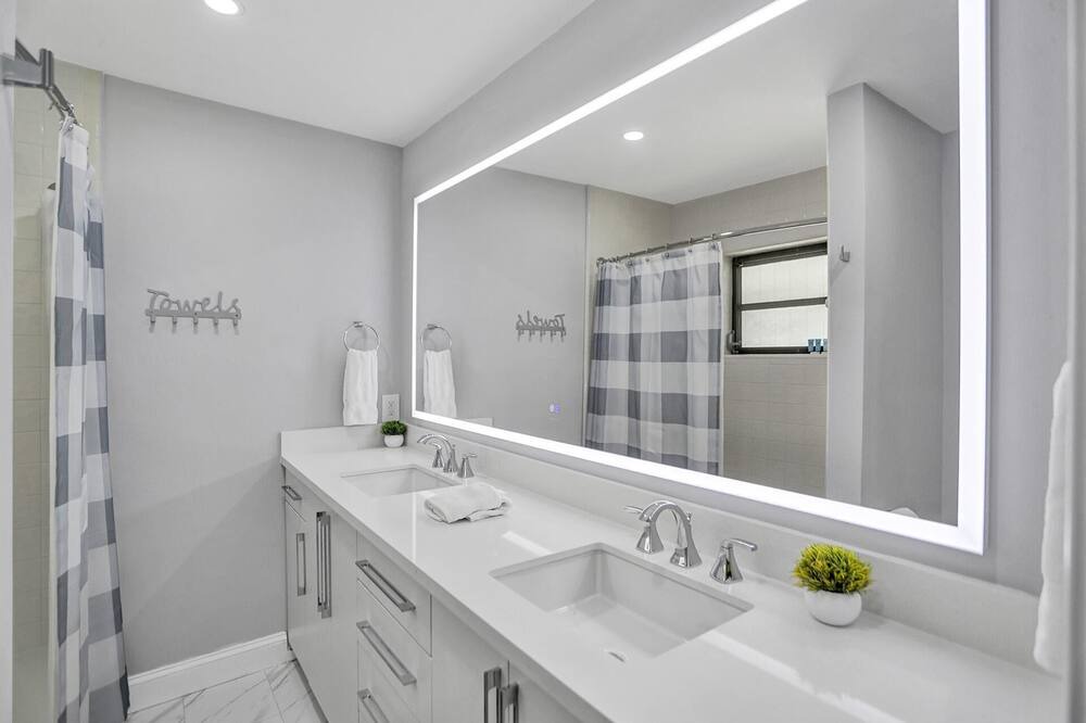 Photo of Bathroom in Pompano Isles