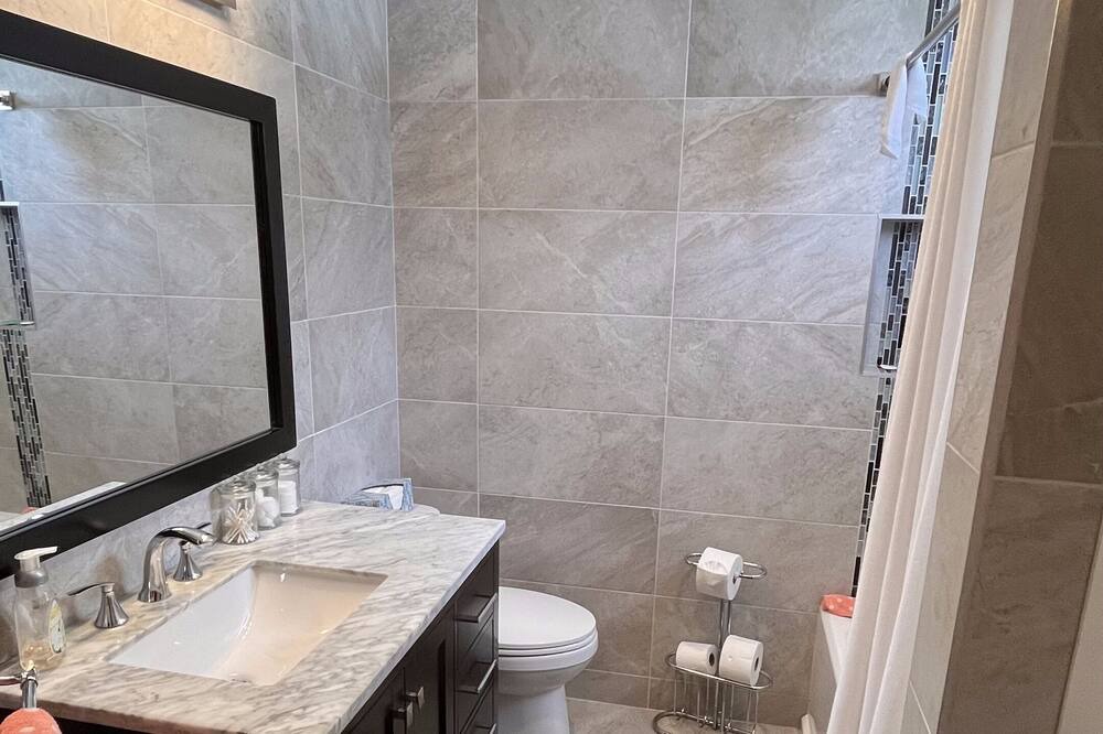 Photo of Bathroom in Pembroke Park