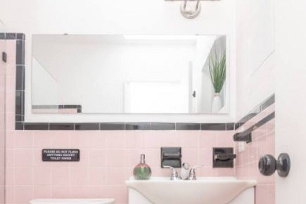 Photo of Bathroom in Poinsettia Heights