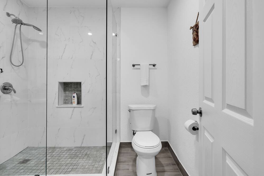 Photo of Bathroom in Little Haiti