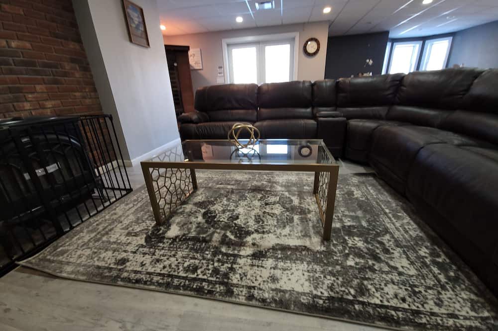 Photo of Livingroom in Putnam Valley