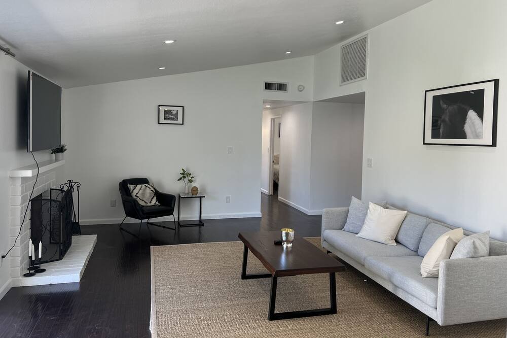 Photo of Bedroom in Warner Center