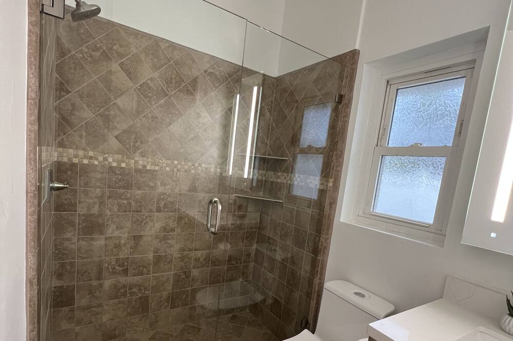 Photo of Bathroom in Warner Center