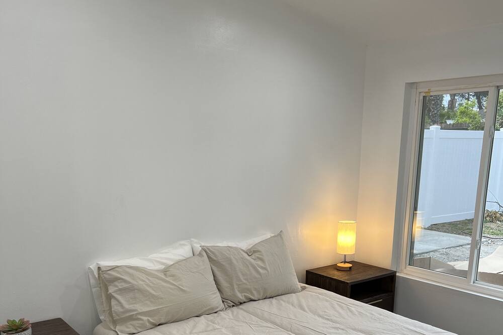 Photo of Bedroom in Warner Center