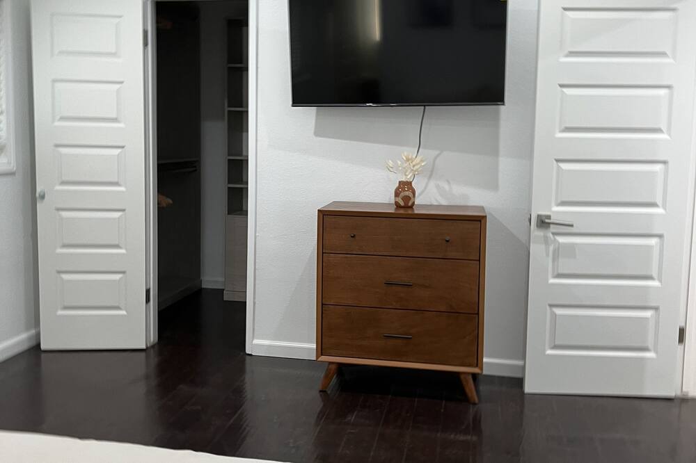 Photo of Bedroom in Warner Center