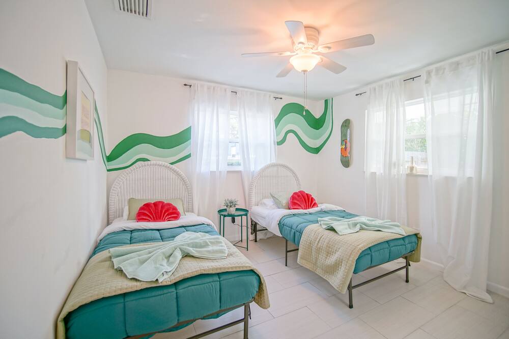 Photo of Bedroom in River Oaks