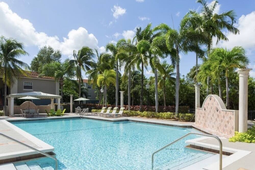 Photo of Outdoor in Pembroke Pines