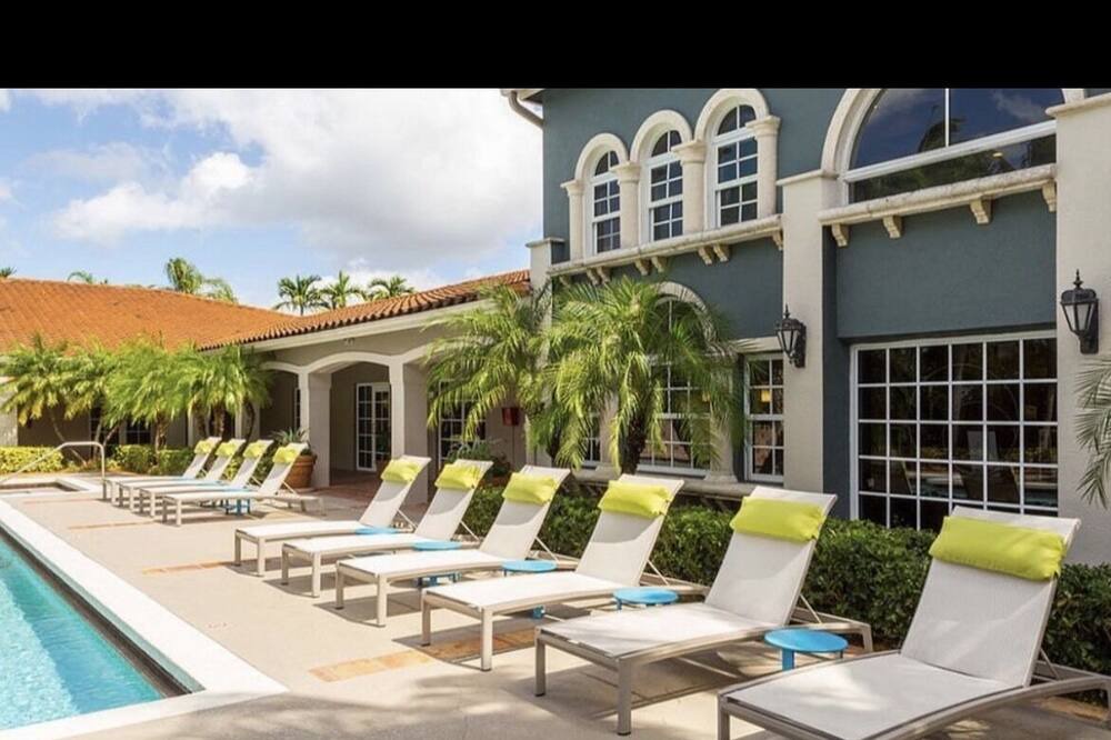 Photo of Outdoor in Pembroke Pines