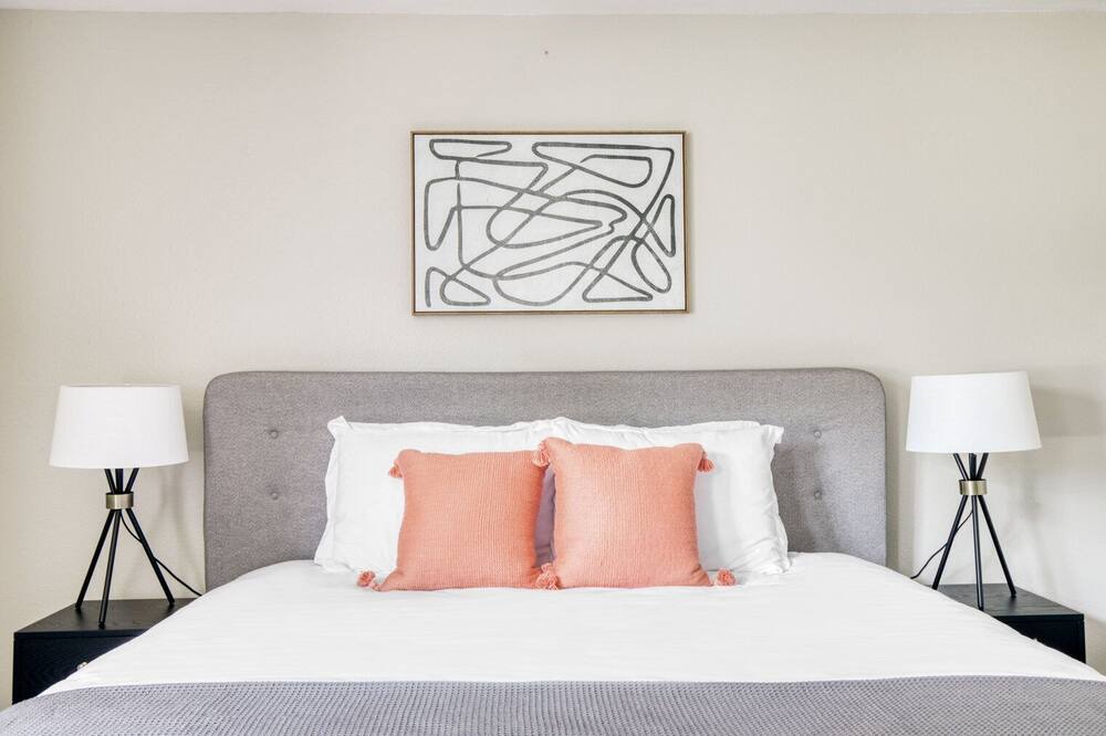 Photo of Bedroom in Warner Center