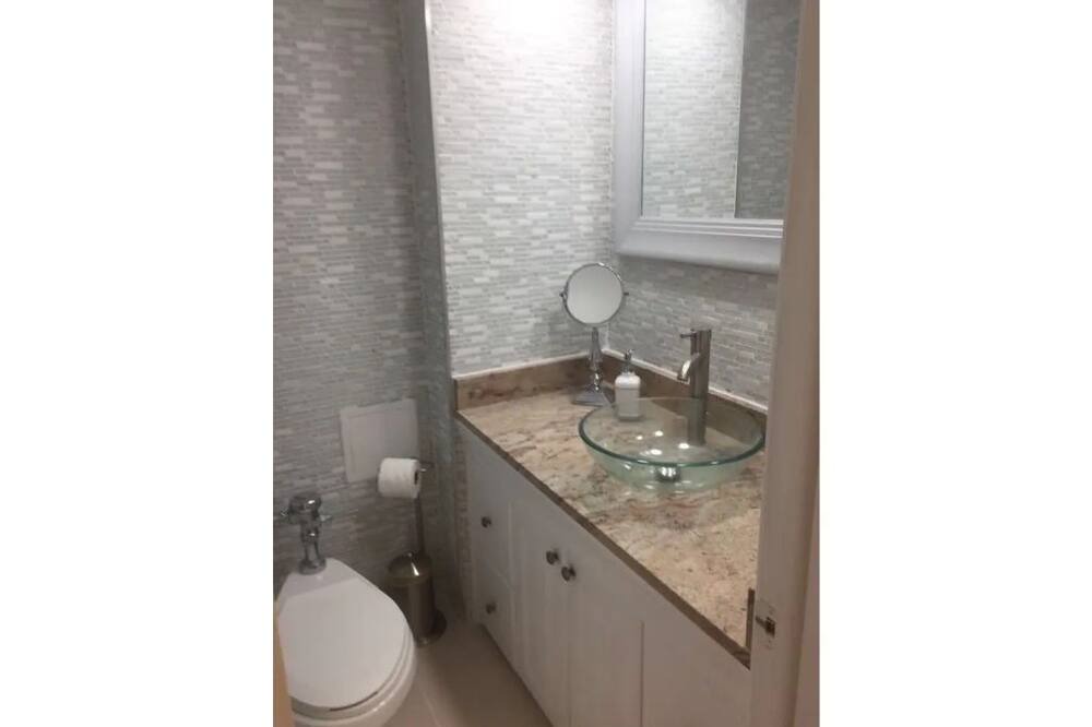 Photo of Bathroom in Bermuda Riviera