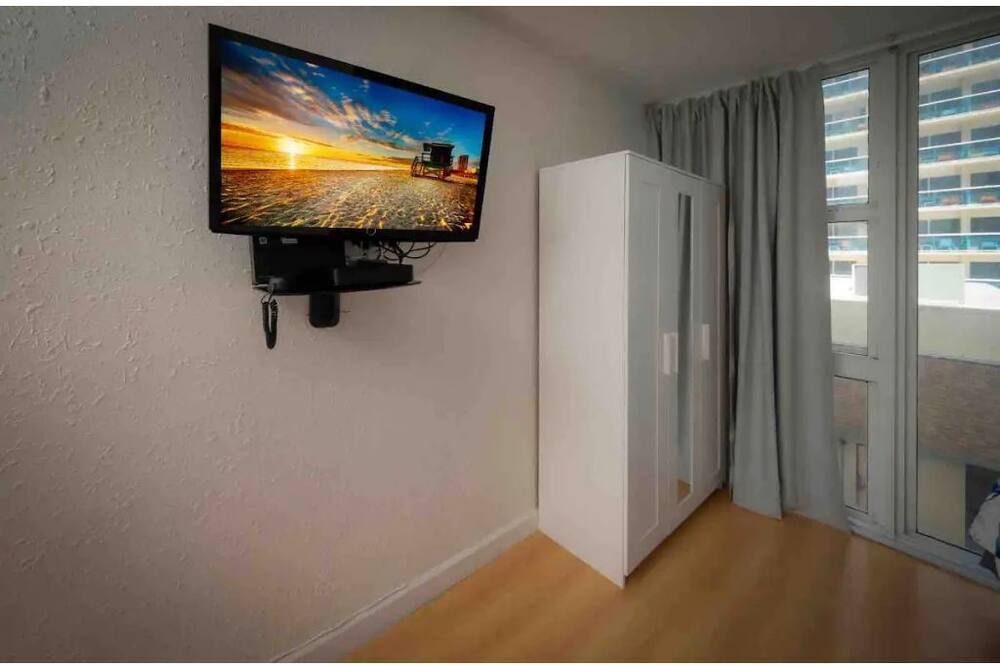 Photo of Bedroom in Bermuda Riviera