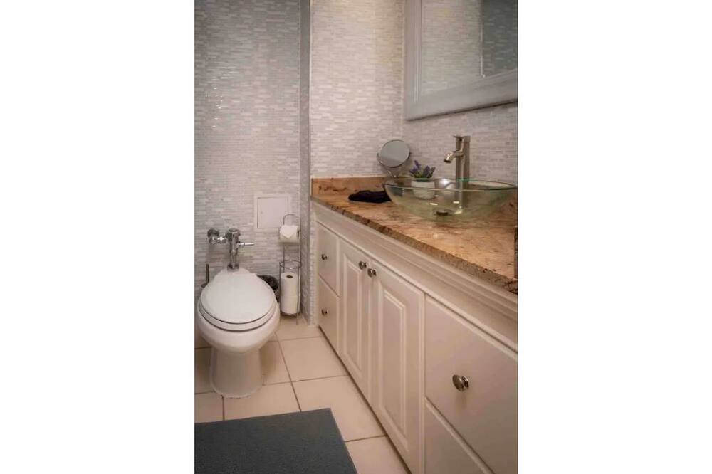Photo of Bathroom in Bermuda Riviera